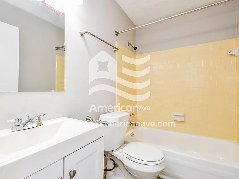 297649_013_bathroom_13796938.jpg