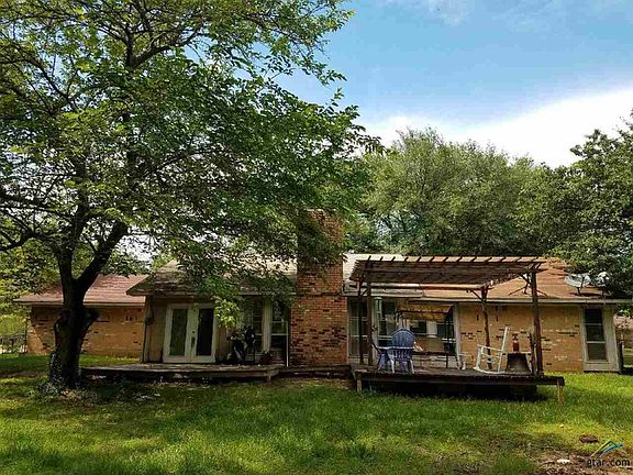 2nd image of 525 Park Ln