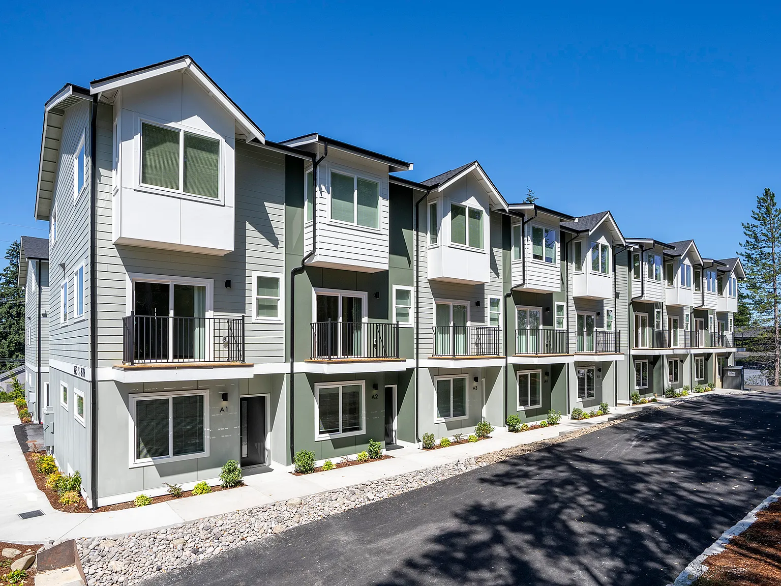 2 bed, 2.5 bath, 1728 sqft, $2,695 — Photo 1