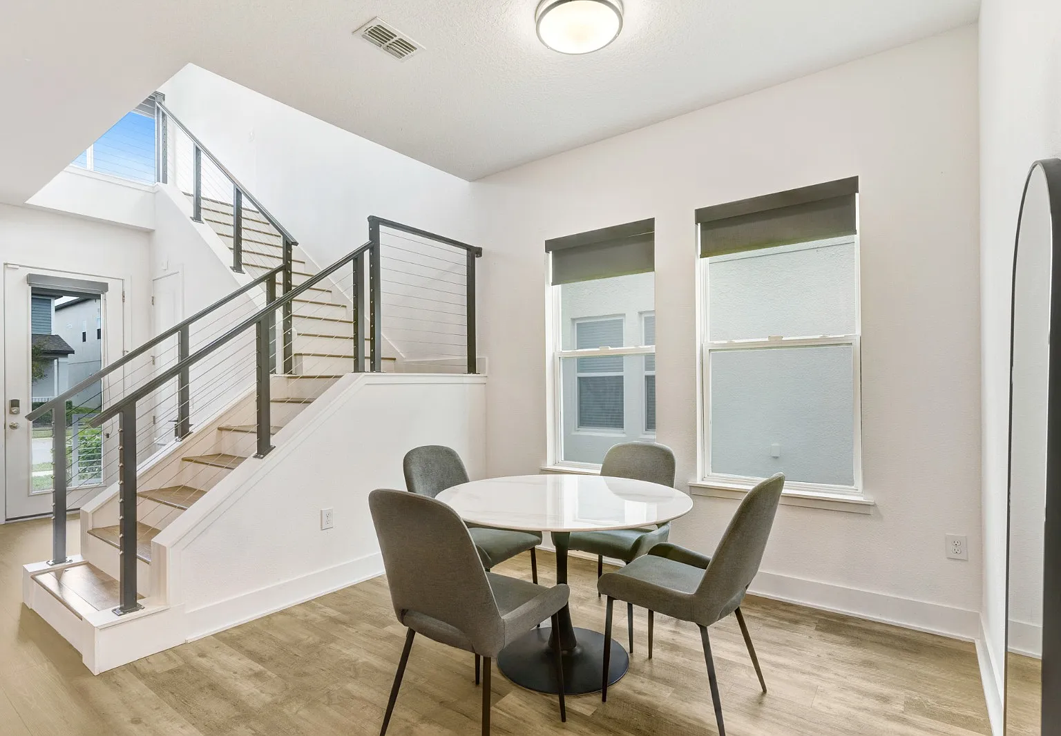 3 bed, 2.5 bath, 1880 sqft, $3,300 — Photo 3