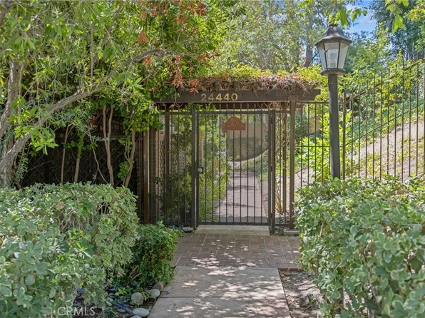 24440 Victory Blvd APT 15, Woodland Hills, CA 91367