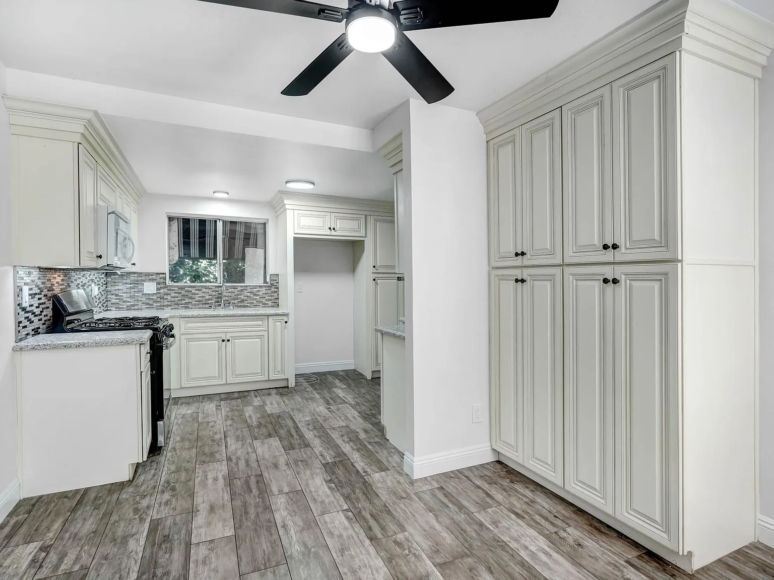 4 bed, 1600 sqft, $3,200 — Photo 3