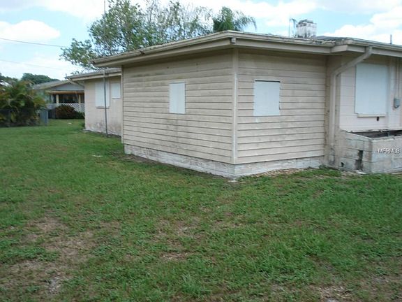 4th image of 350 E Wentworth Cir