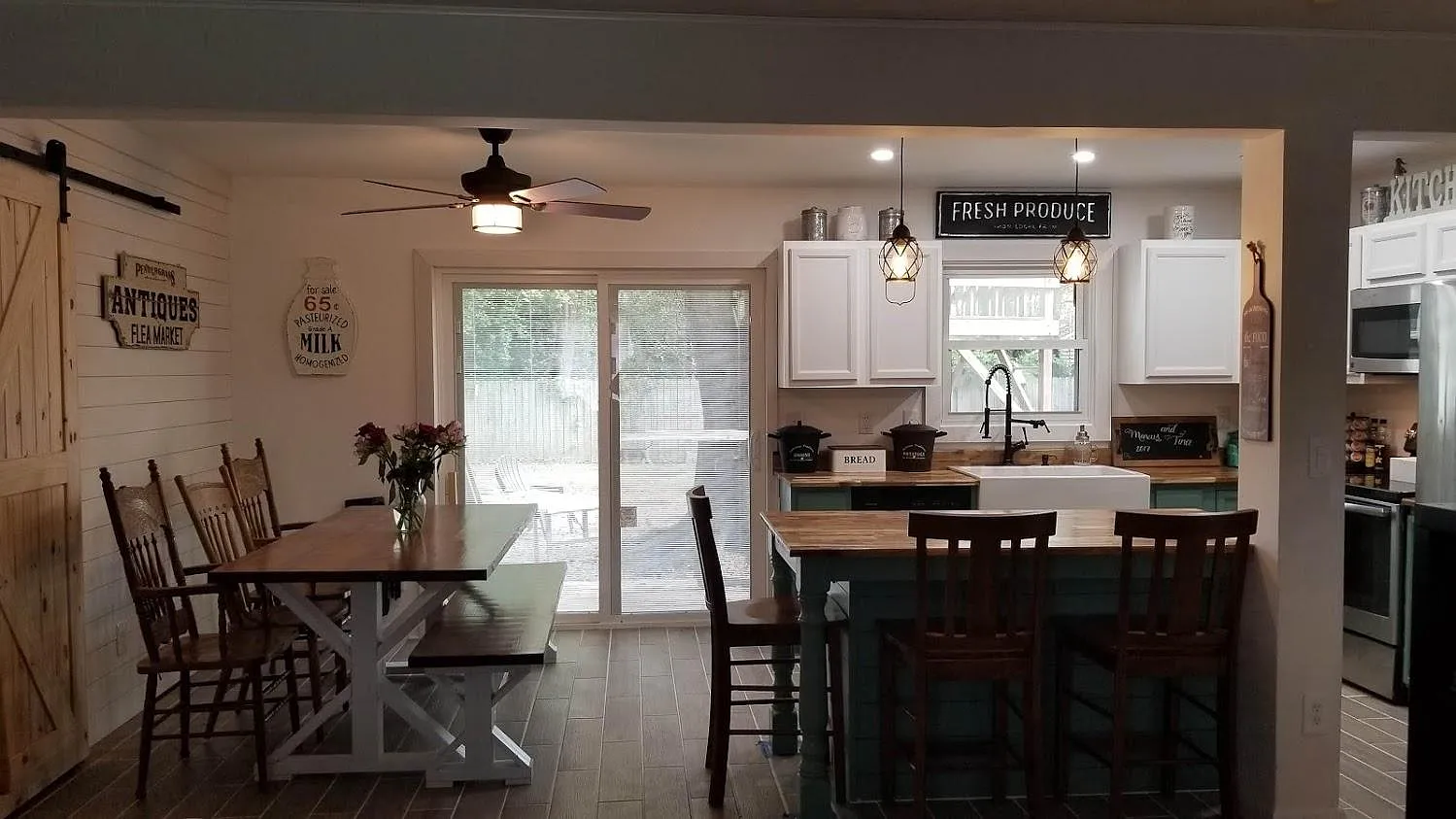 102 E Royce Dr — Photo 2
