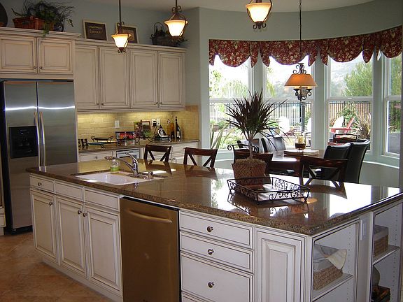 Kitchen and breakfast nook