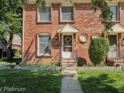 19923 N Great Oaks Cir, Clinton Township, MI, 48036