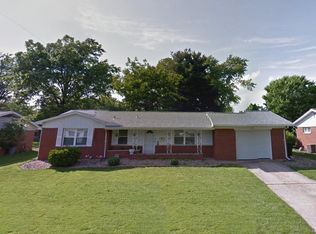 111 Castle Dr, Swansea, IL 62226