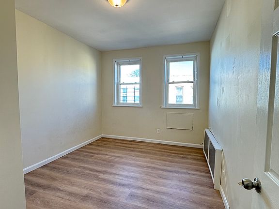 5th image of 1849 W 5th St #2R