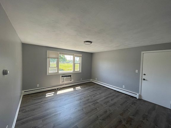 5th image of 264 Mercer St APT 4
