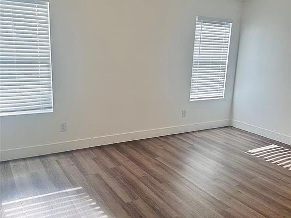 4th image of 1002 Mazourka Dr