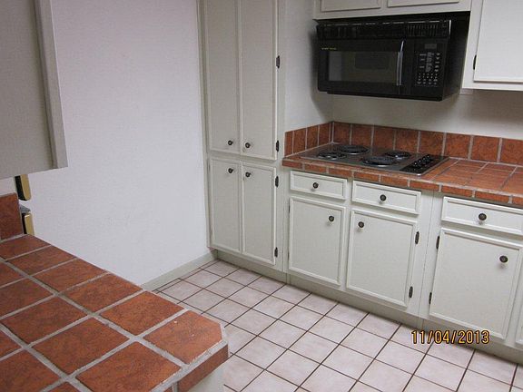 2nd image of 1308 Town Cir #1
