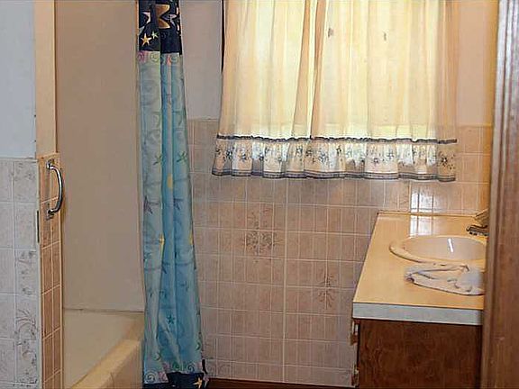 5th image of 2318 Foster Ln