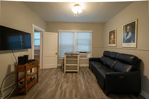 1211 Jerome St Photo 1