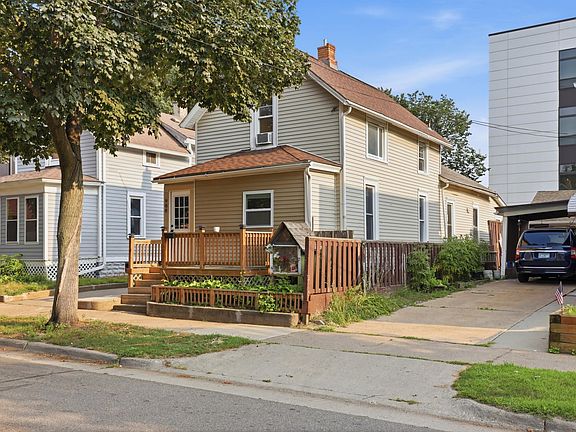 2nd image of 908 19th Ave NE