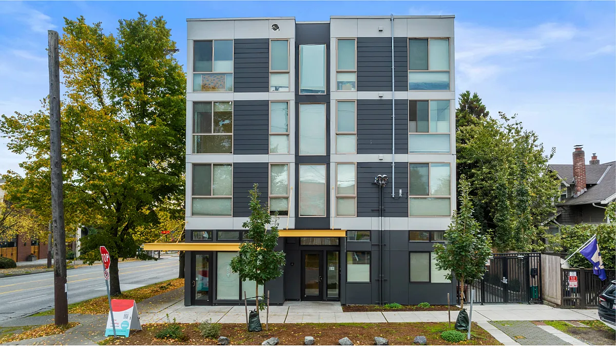 Building Photo - Karsti Apartments
