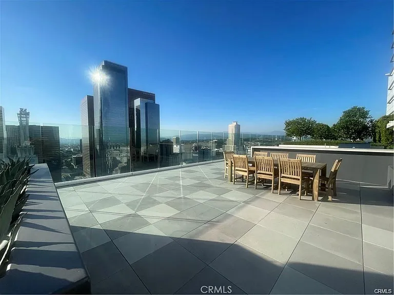 400 S Broadway Ave — Photo 15