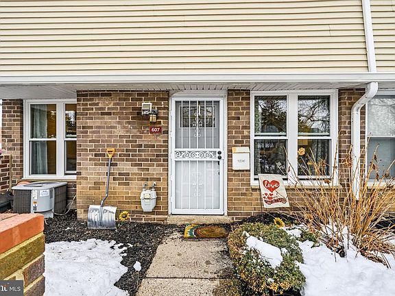 3rd image of 3850 Woodhaven Rd Unit 607