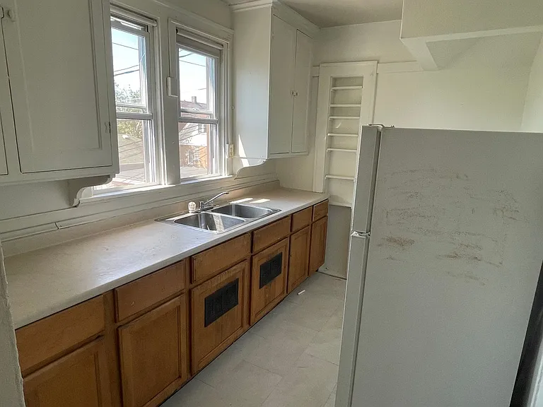5911 W Burnham St — Photo 7