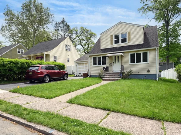 28 Livingston Pl, Teaneck, NJ 07666