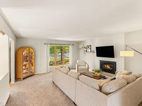 134 Birnamwood Dr, Burnsville, MN 55337