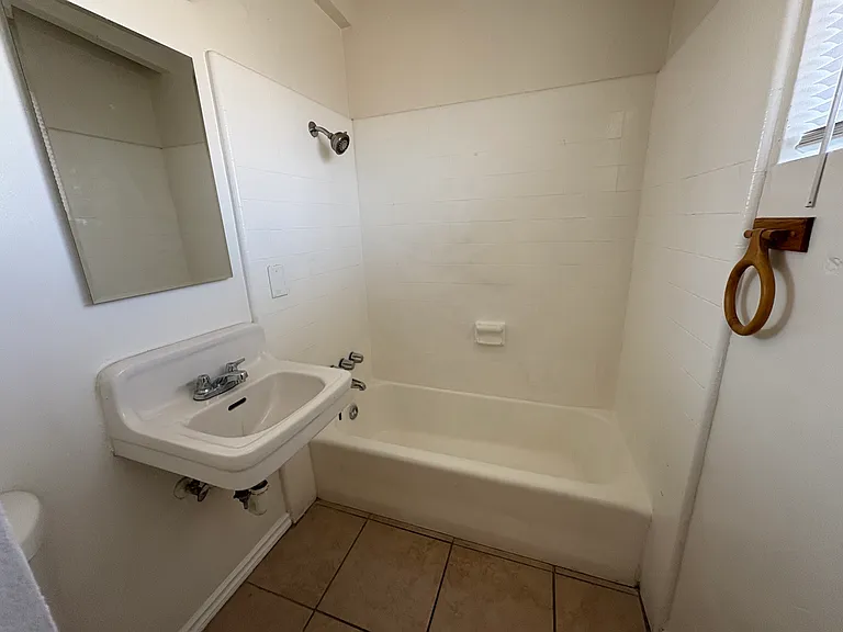 15558 Hesperia Rd #A — Photo 16