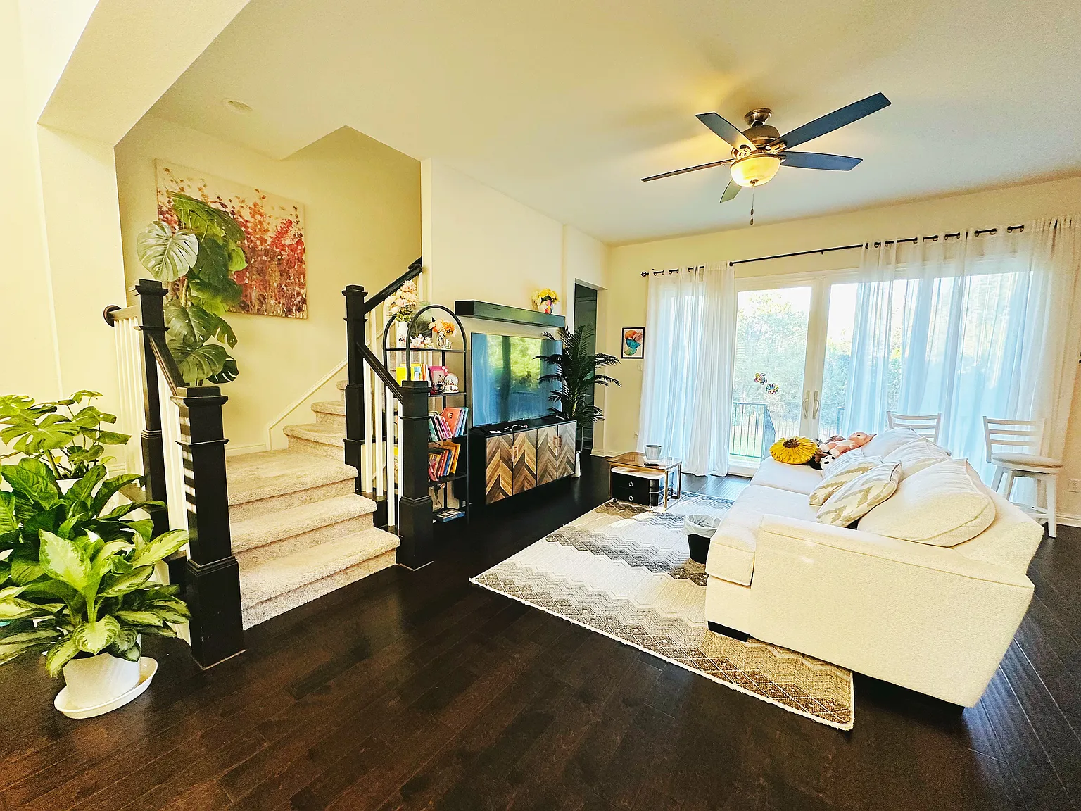 4 bed, 3.5 bath, 2700 sqft, $3,900 — Photo 2