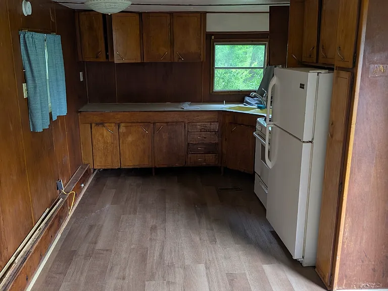 10493 Linndale Ave — Photo 2