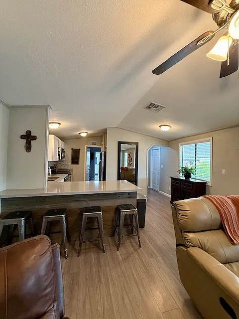 2 bed, 963 sqft, $2,300 — Photo 3