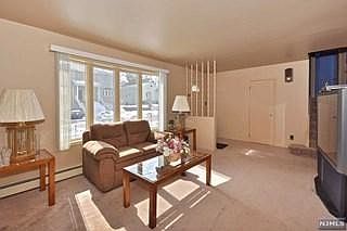 2nd image of 417 Van Bussum Ave