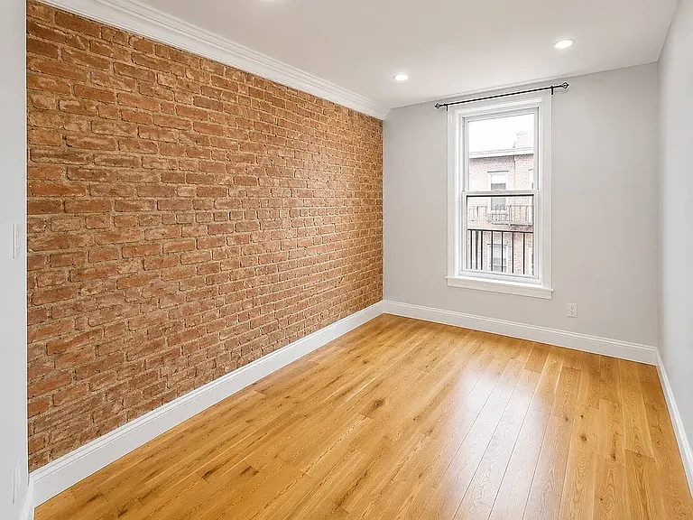 1099 Jefferson Ave #4 — Photo 3