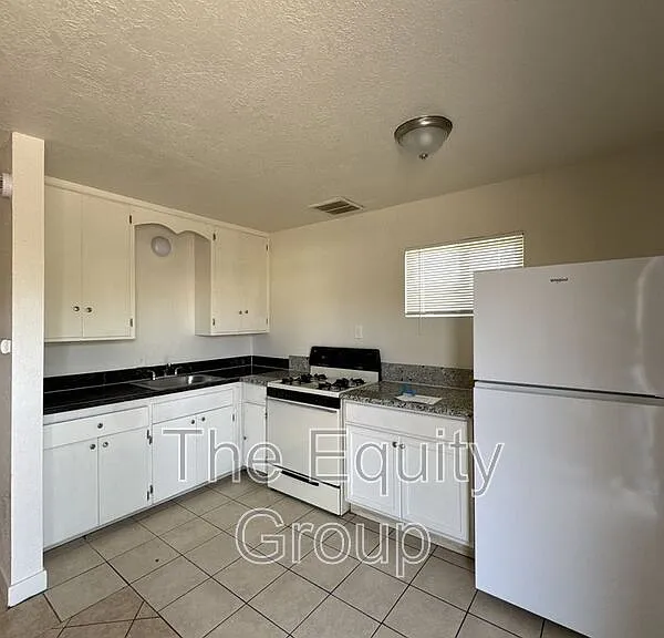 340 S Blackstone St #D — Photo 2