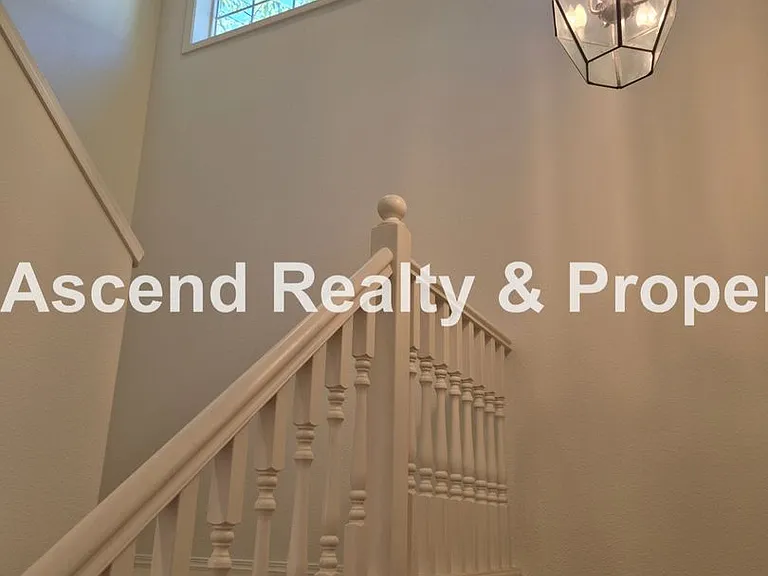 6443 NW Krislynn Ter — Photo 3