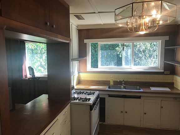 4th image of 1021 Chino St