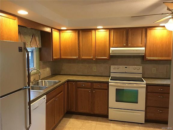 4th image of 96 Millbrook Dr