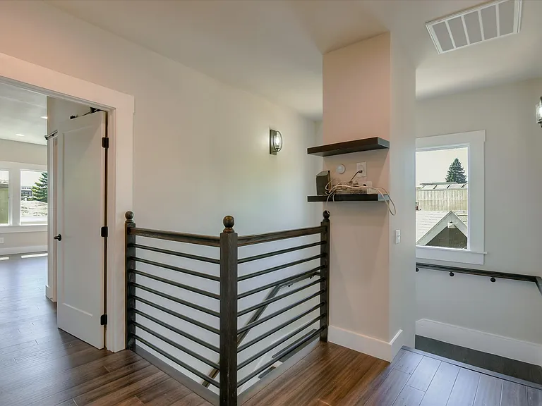 399 Jayne Ave — Photo 9