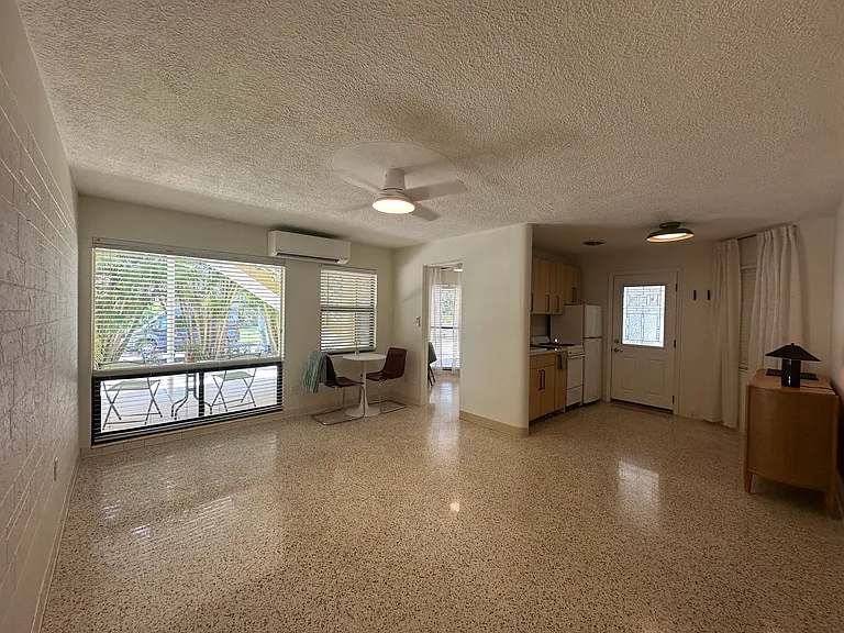 145 10th Ave N #1 — Photo 2