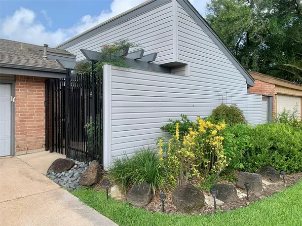 16630 Neumann Dr, Houston, TX 77058