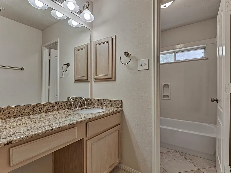 6615 Haughton Dr — Photo 36