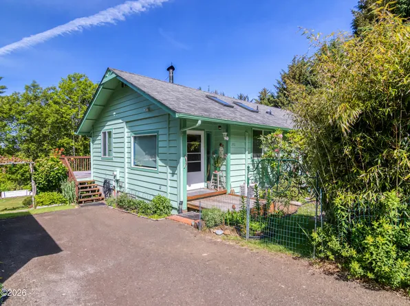 2711 NE Hemlock Dr, Yachats, OR 97498