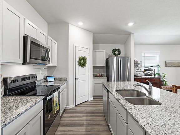 3rd image of 405 Perry Pl