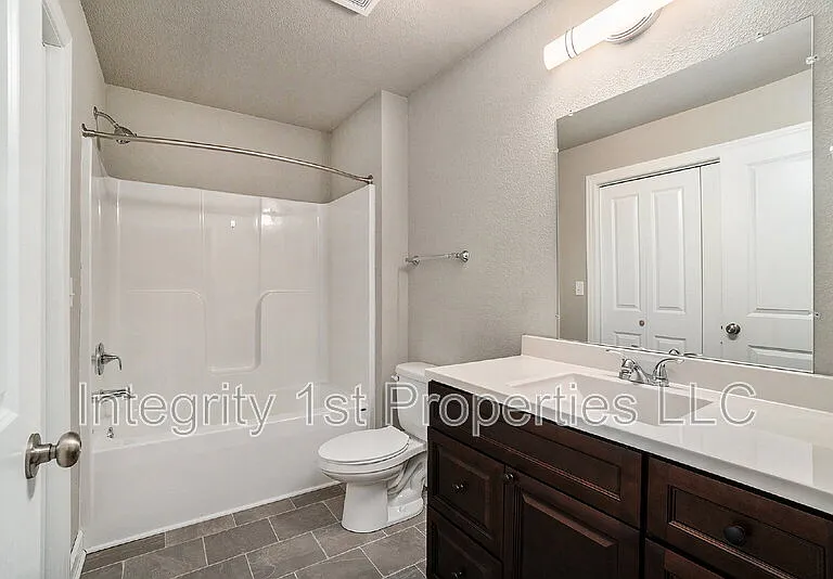 6303 NE 44th St — Photo 13