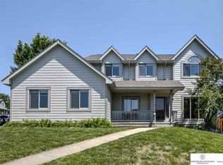 1207 Mackensey Dr, Papillion, NE 68046