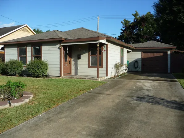 2402 Raymond St, Pasadena, TX 77506