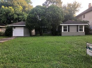 4920 Holt St, Bellaire, TX 77401