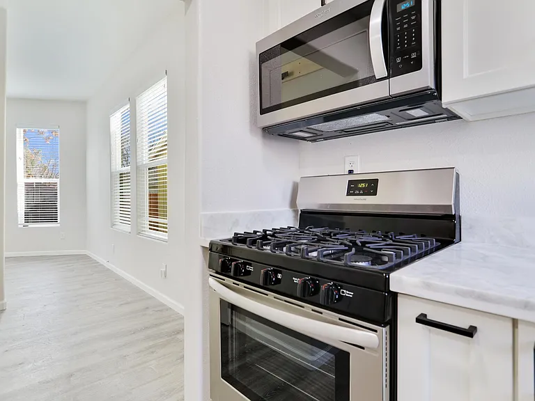 88 W 7th St #2 — Photo 16