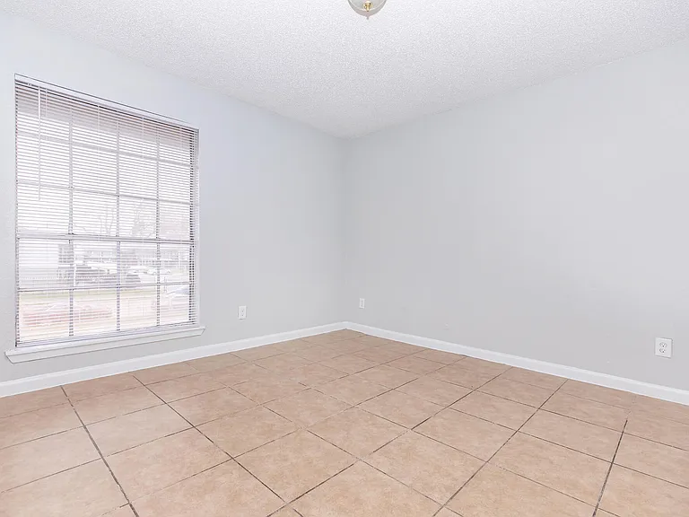 3737 Hillcroft Apartments — Photo 24