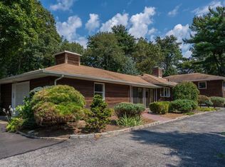 2 Tappentown Ln, Glen Head, NY 11545