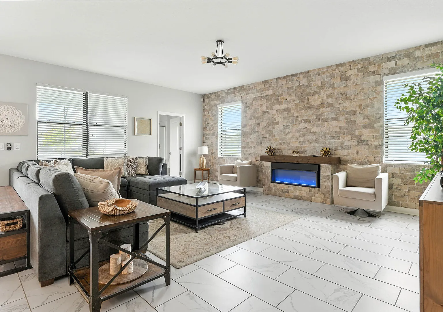 Luxury Decor 6BR at Storey Lake sleeps 16 — Photo 4