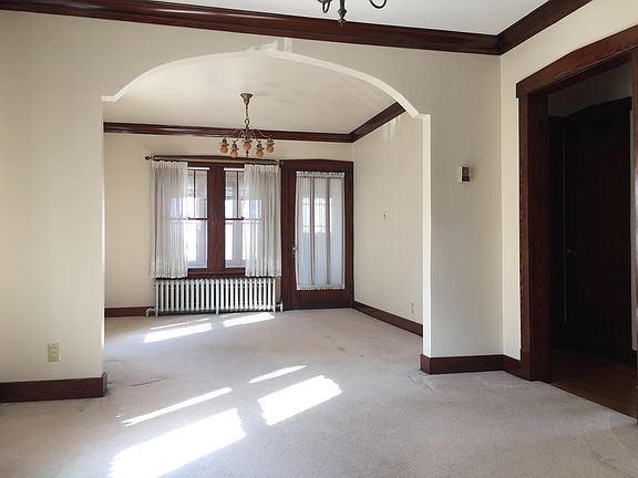 Dining Rm to Living Rm