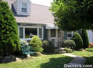 425 1st St, Whitehall, PA 18052